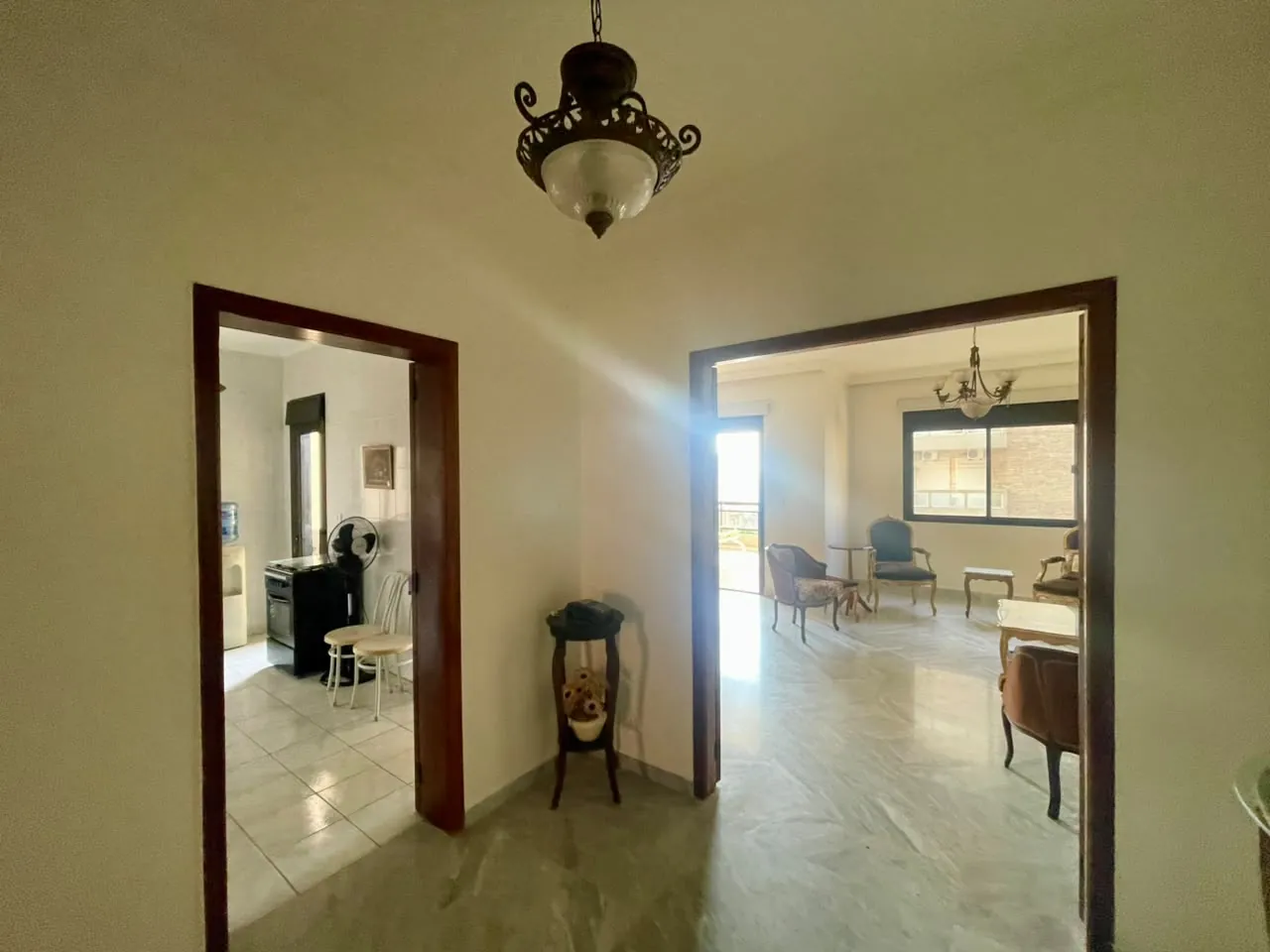 Ultra Prime Location Semi-Furnished Apartment in Kaslik, Keserwan — الصورة 5
