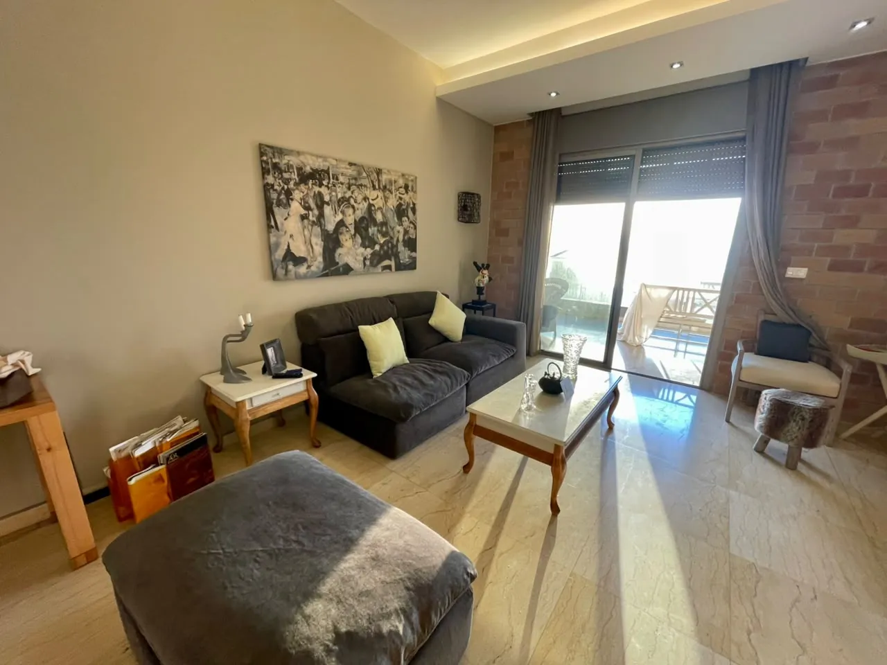 Fully Furnished Apartment for Sale in Haret Sakher with Sea View — الصورة 2