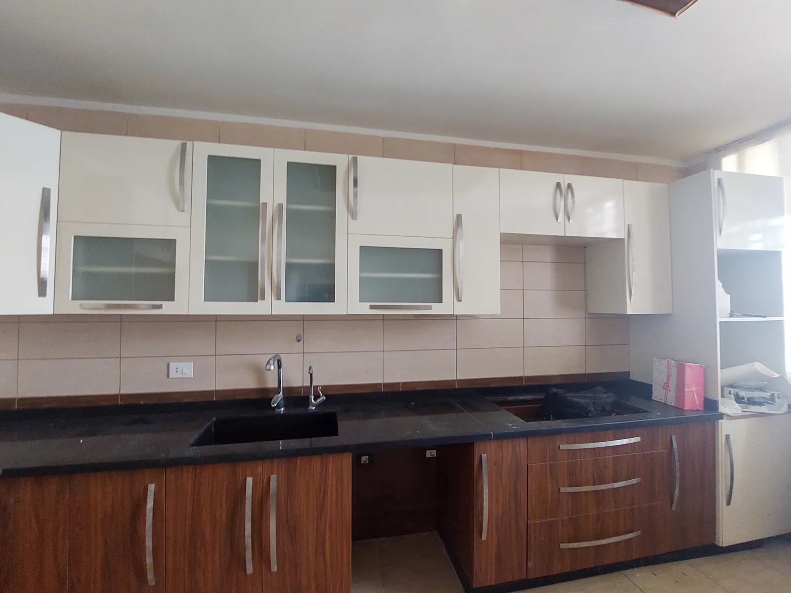 Spacious Apartment in Zikrit, Metn with Sea and Mountain View — الصورة 2