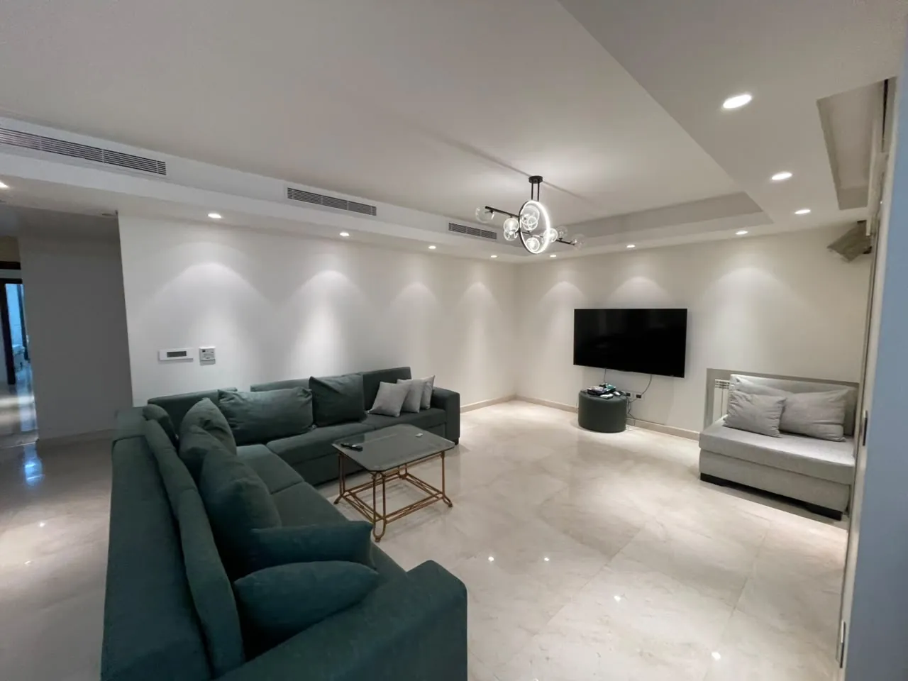 Fully Furnished Apartment for Rent in Adma in a Very Calm Area — الصورة 3