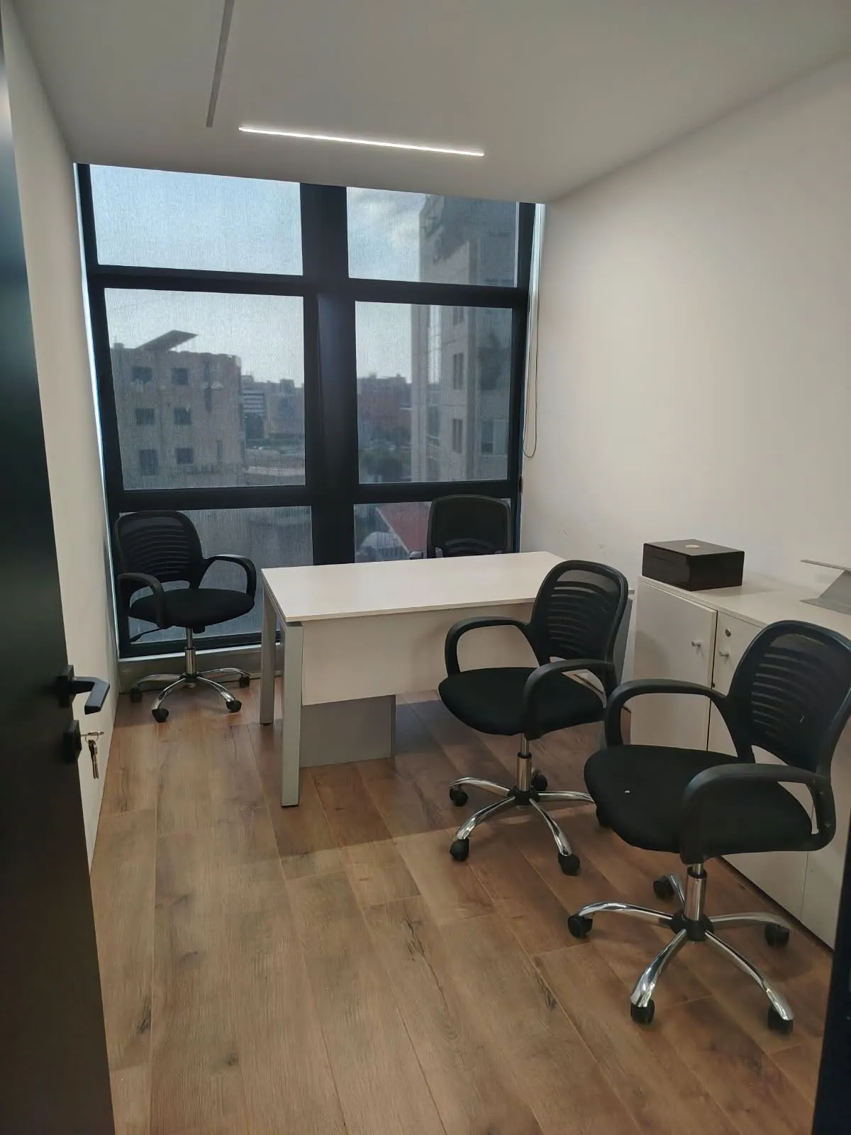 Prime Location Office in Hazmieh, Baabda — الصورة 2