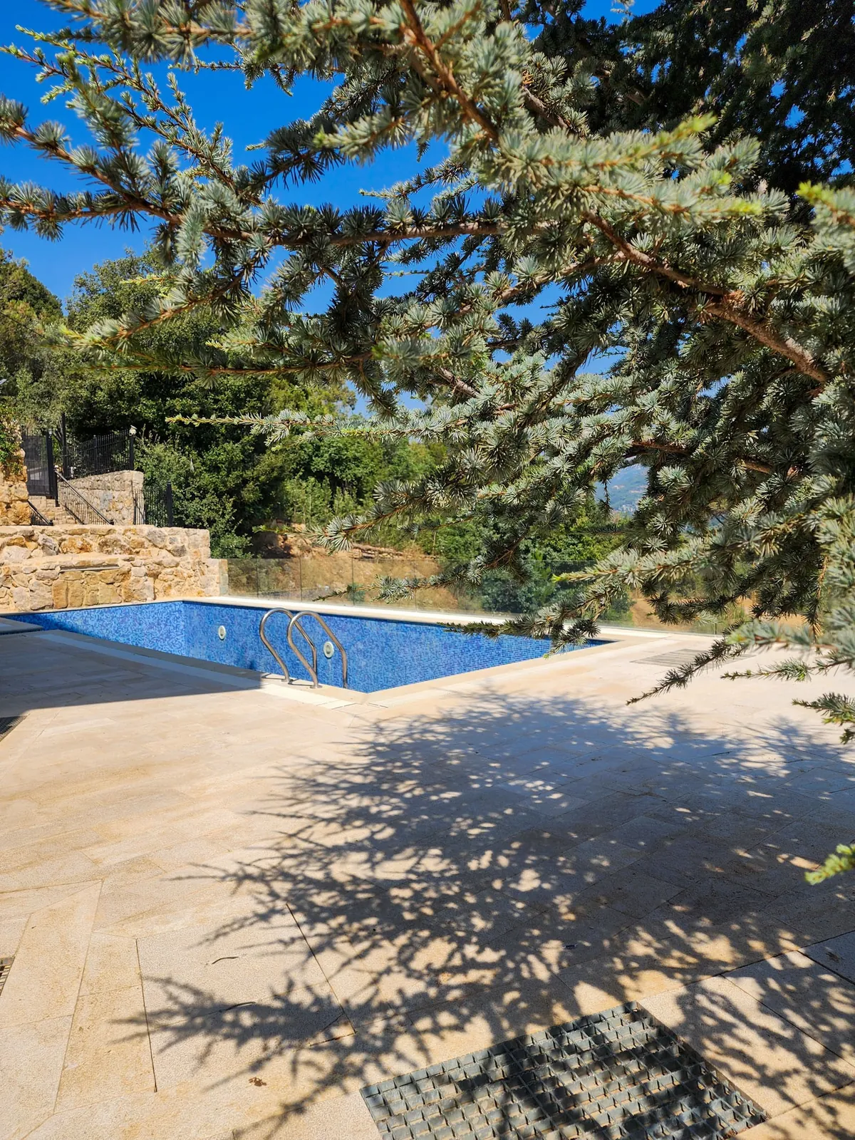 Fully Furnished VILLA in Baabdat , Metn with a Breathtaking Mountain View — الصورة 2