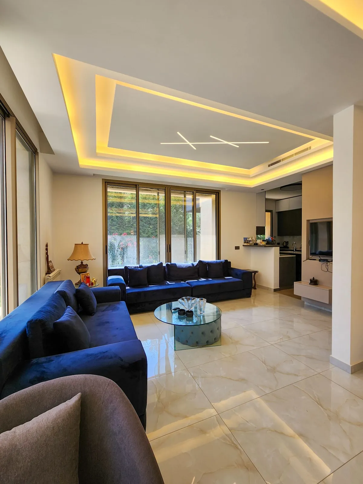 Fully Furnished VILLA in Baabdat , Metn with a Breathtaking Mountain View — الصورة 3