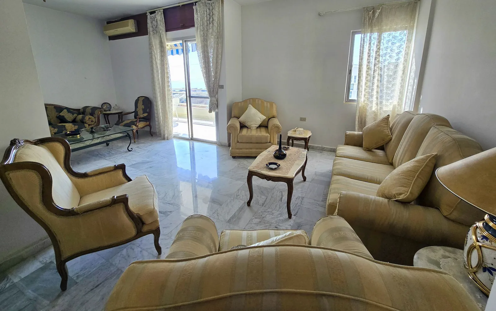 Semi Furnished Spacious Apartment in Aoukar, Metn with Sea View — الصورة 3