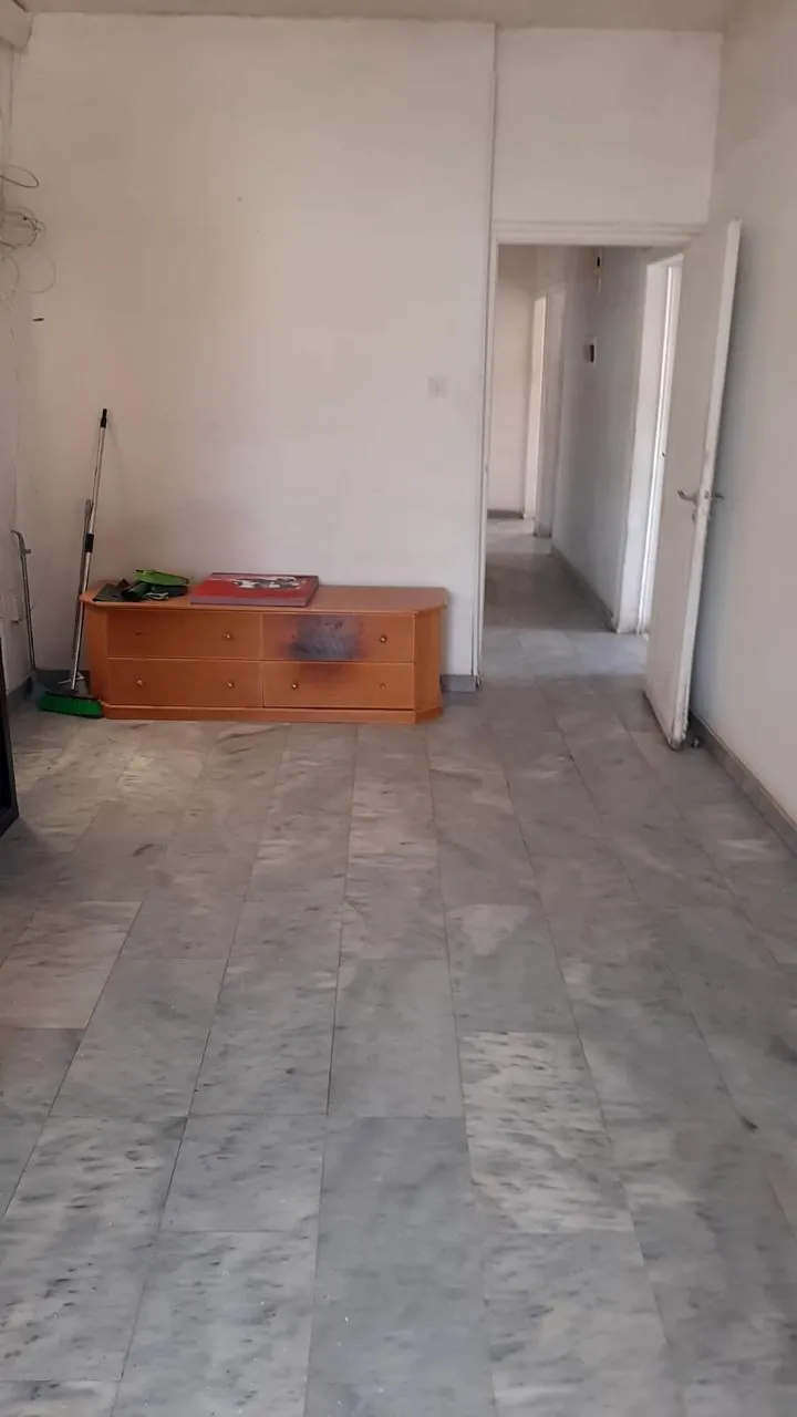 Need Renovation - Prime Location Apartment in Cyprus, Larnaca — photo 3
