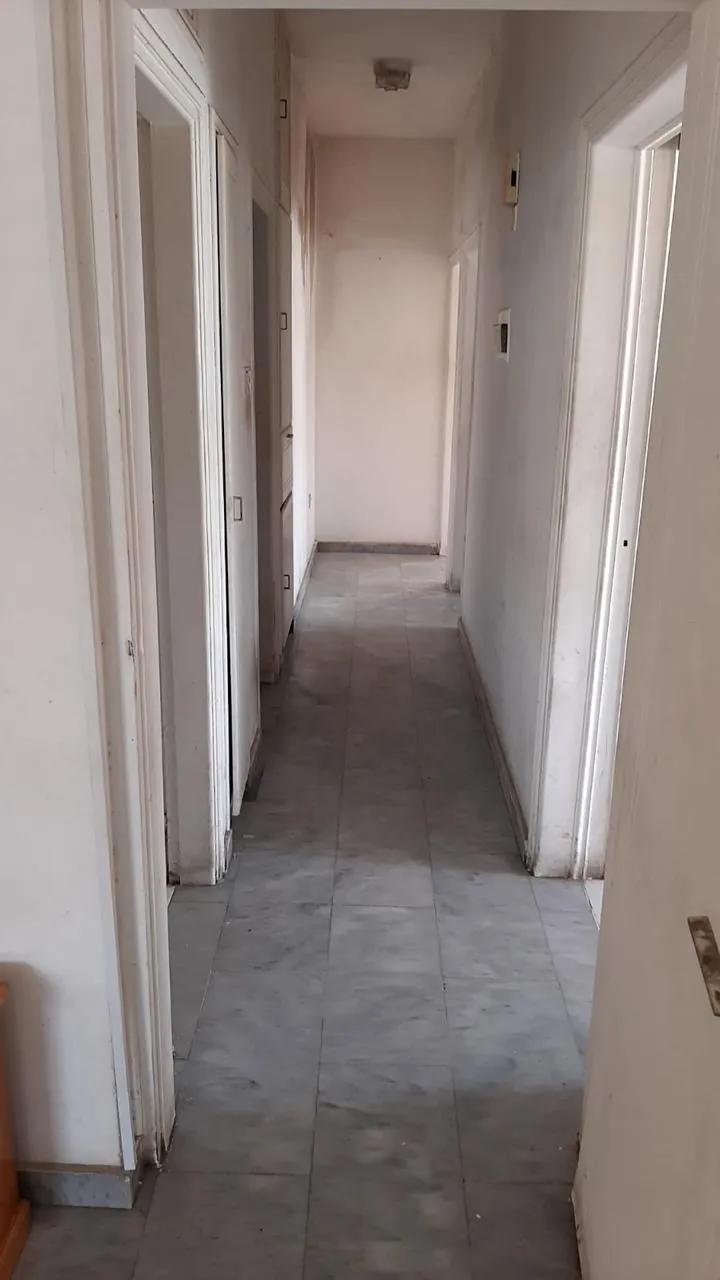 Need Renovation - Prime Location Apartment in Cyprus, Larnaca — photo 4