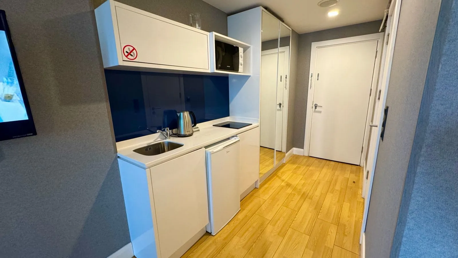 Fully Furnished Studio in Batumi, Georgia with Panoramic Sea View — photo 3