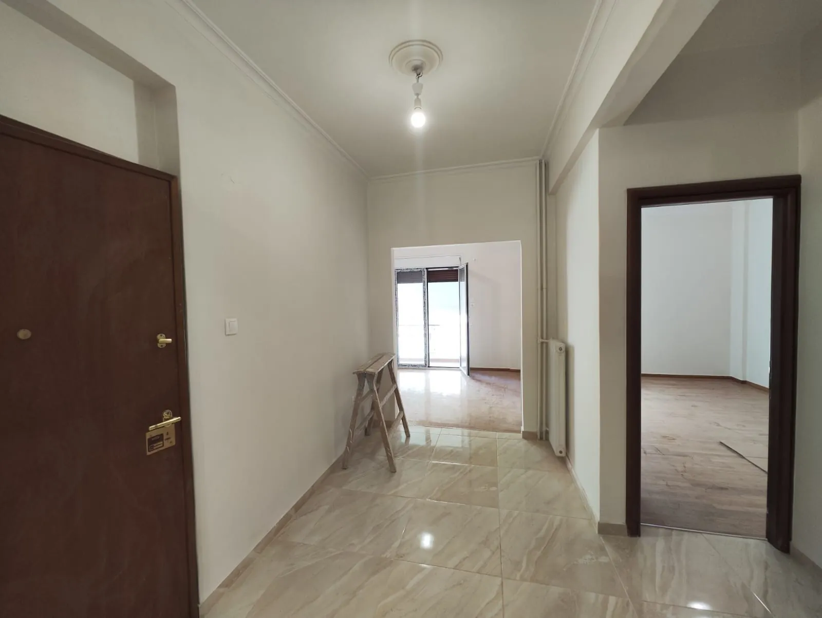 Renovated Apartment in Center of Athens, Greece with Cityscape View — الصورة 2