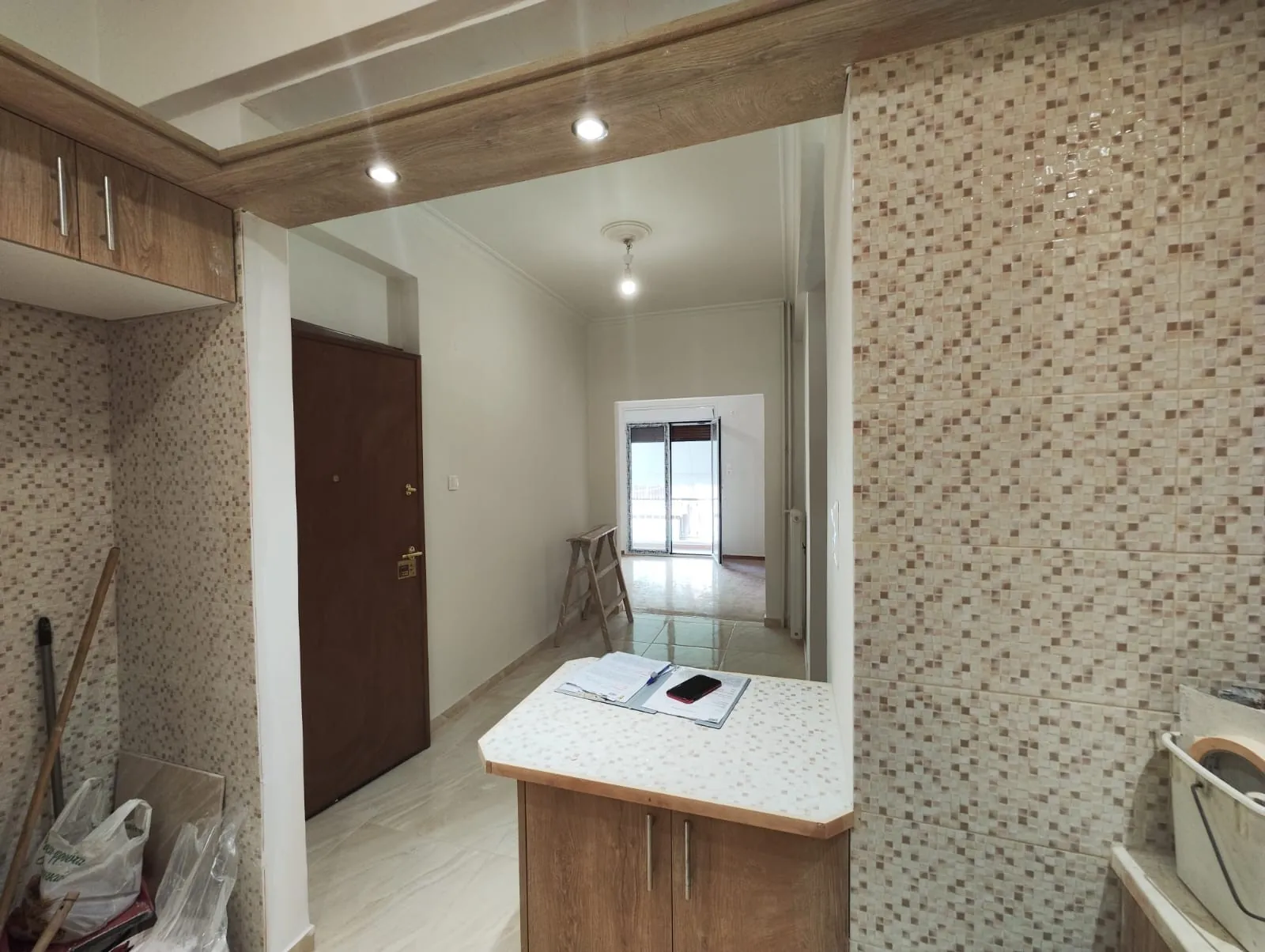 Renovated Apartment in Center of Athens, Greece with Cityscape View — الصورة 3