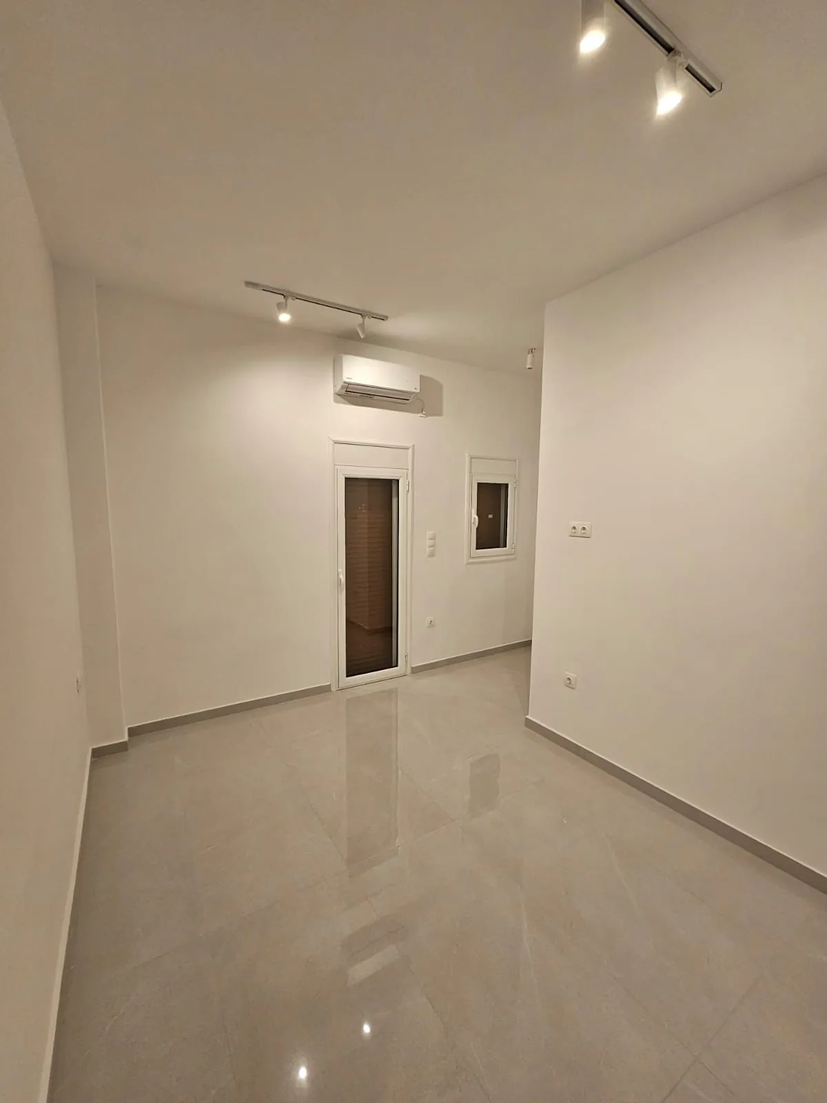 Prime Location Apartment Piraeus, Greece — photo 4