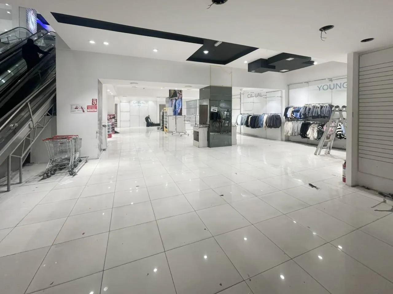Showroom for Rent in Hamra