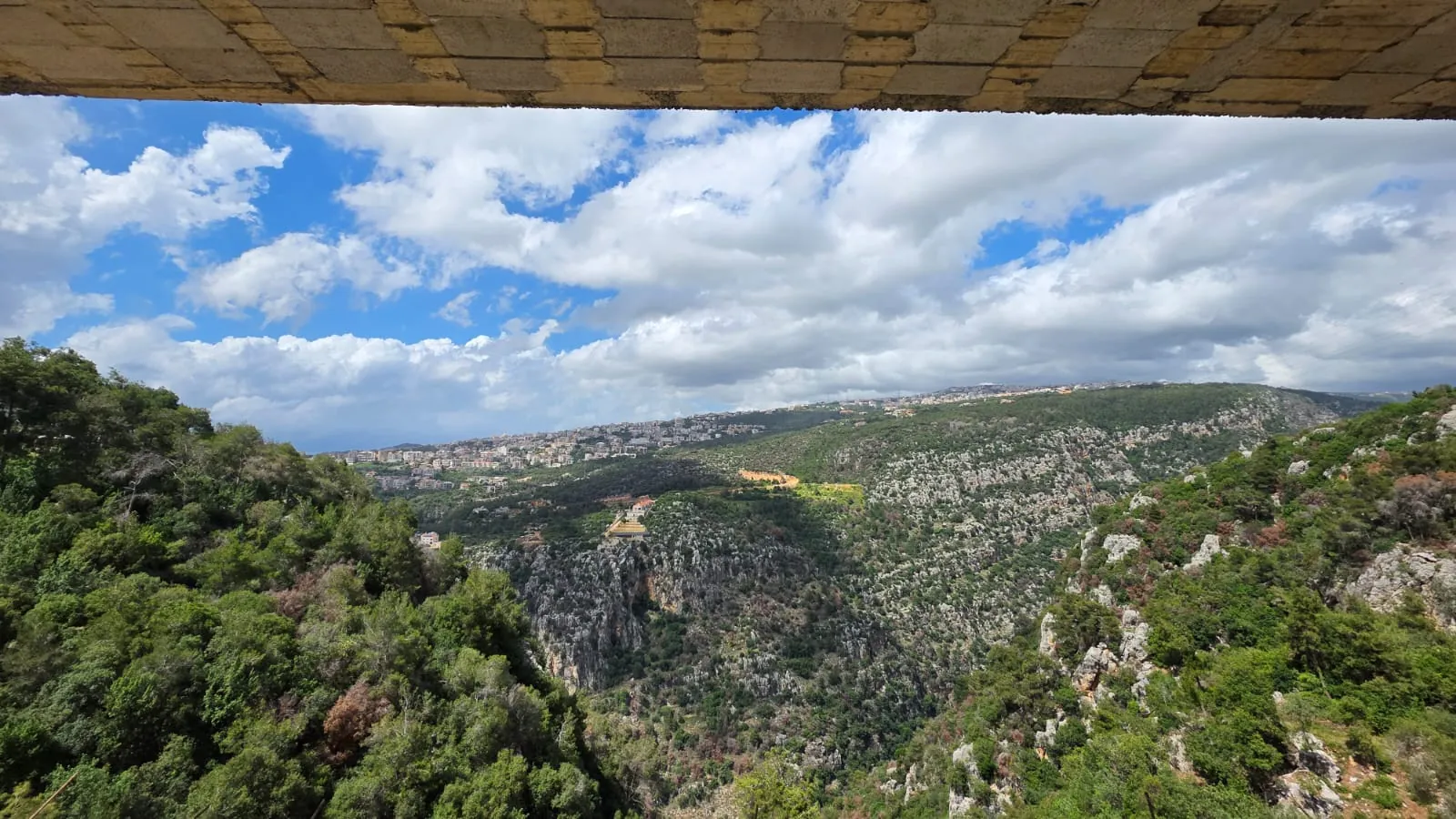 Apartment for Sale in Cornet El Hamra