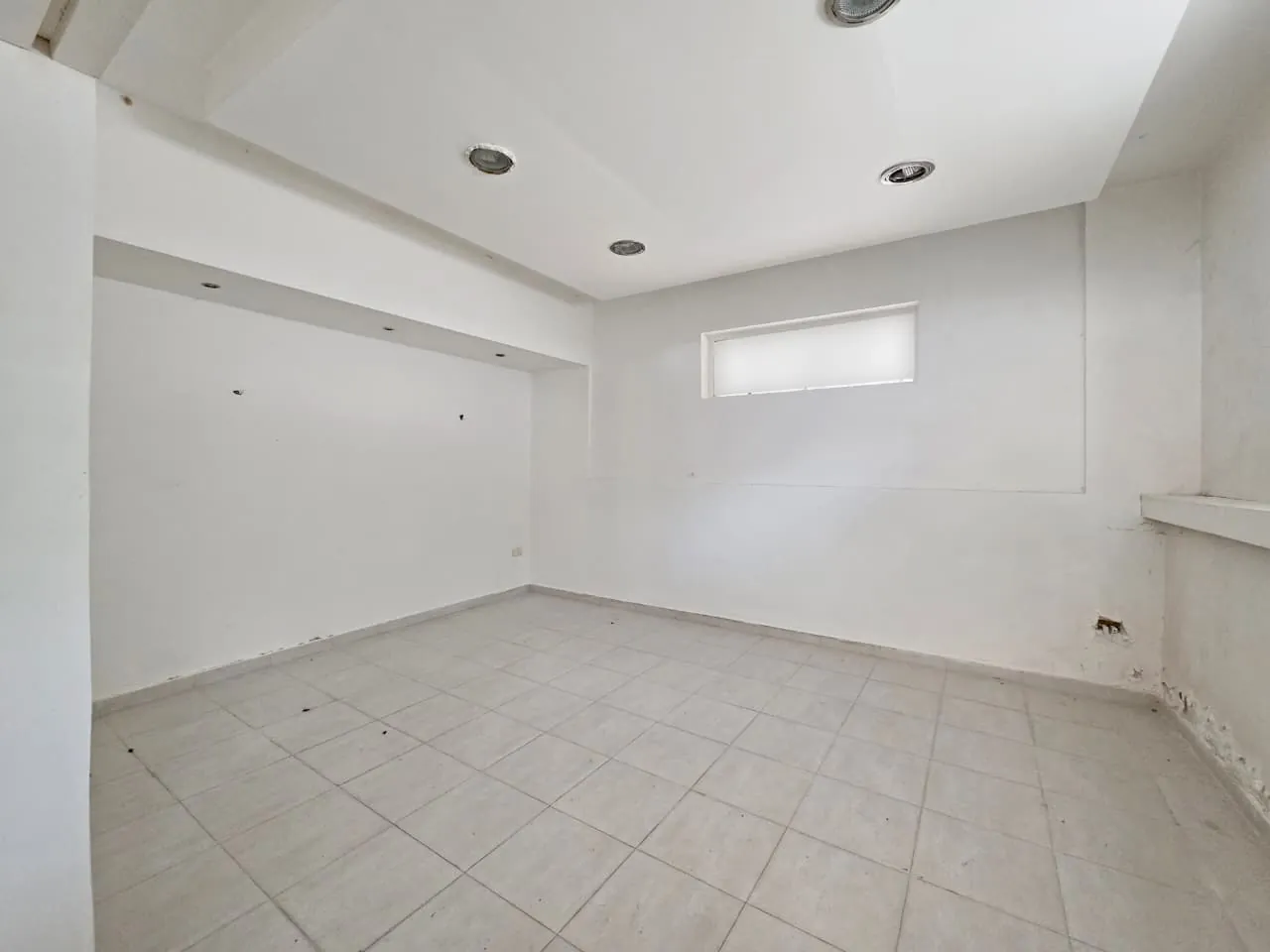 Shop for Rent in Achrafieh — الصورة 2