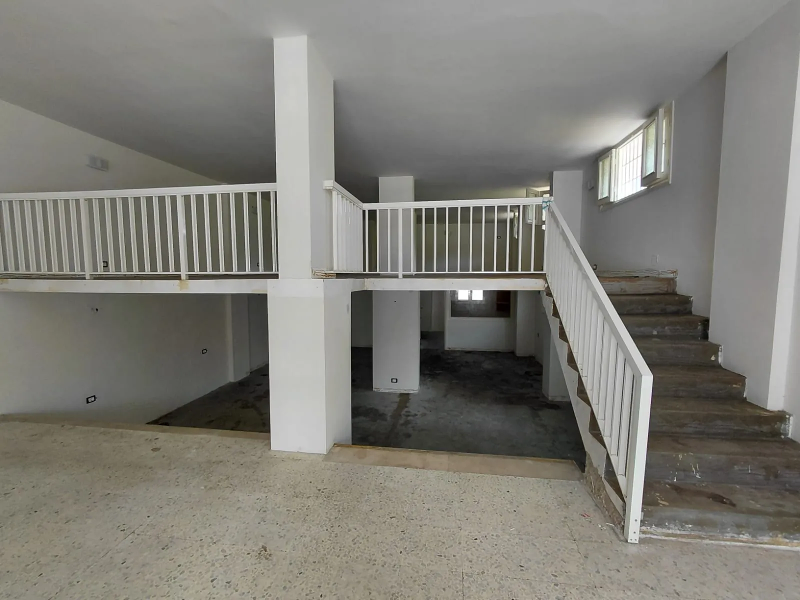 Shop   for Rent In Amchit