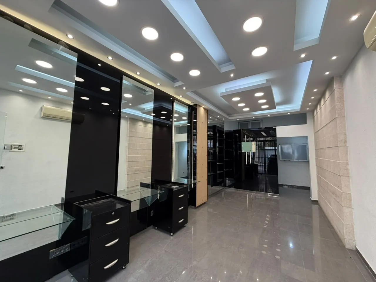 Shop for Sale In Mastita