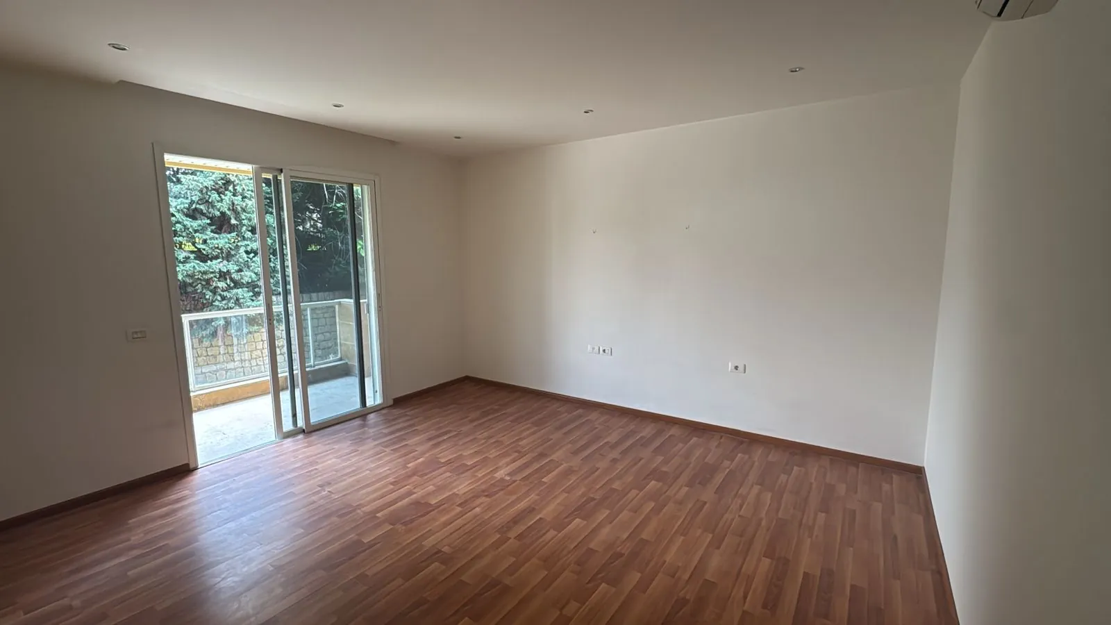 Apartment for Rent in Dbayeh — الصورة 2