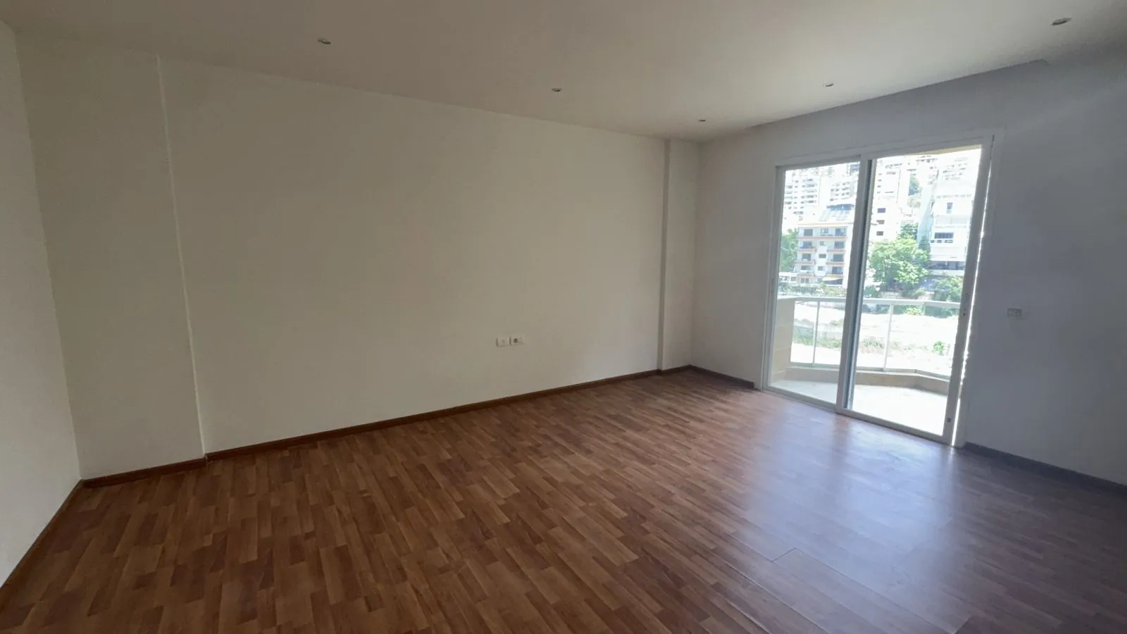 Apartment for Rent in Dbayeh — الصورة 3