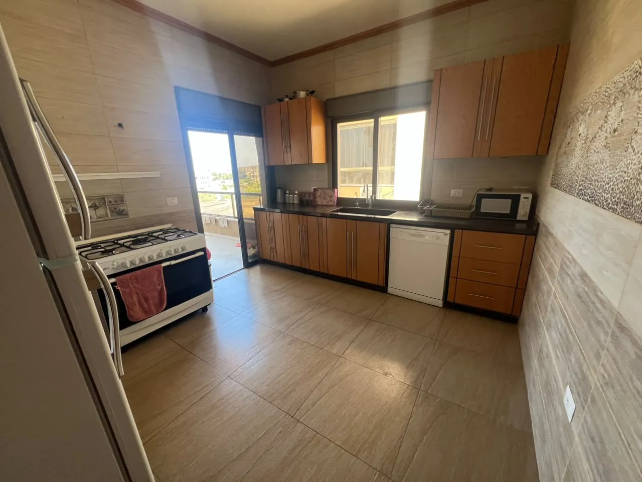 Apartment for Rent in Batroun — الصورة 3