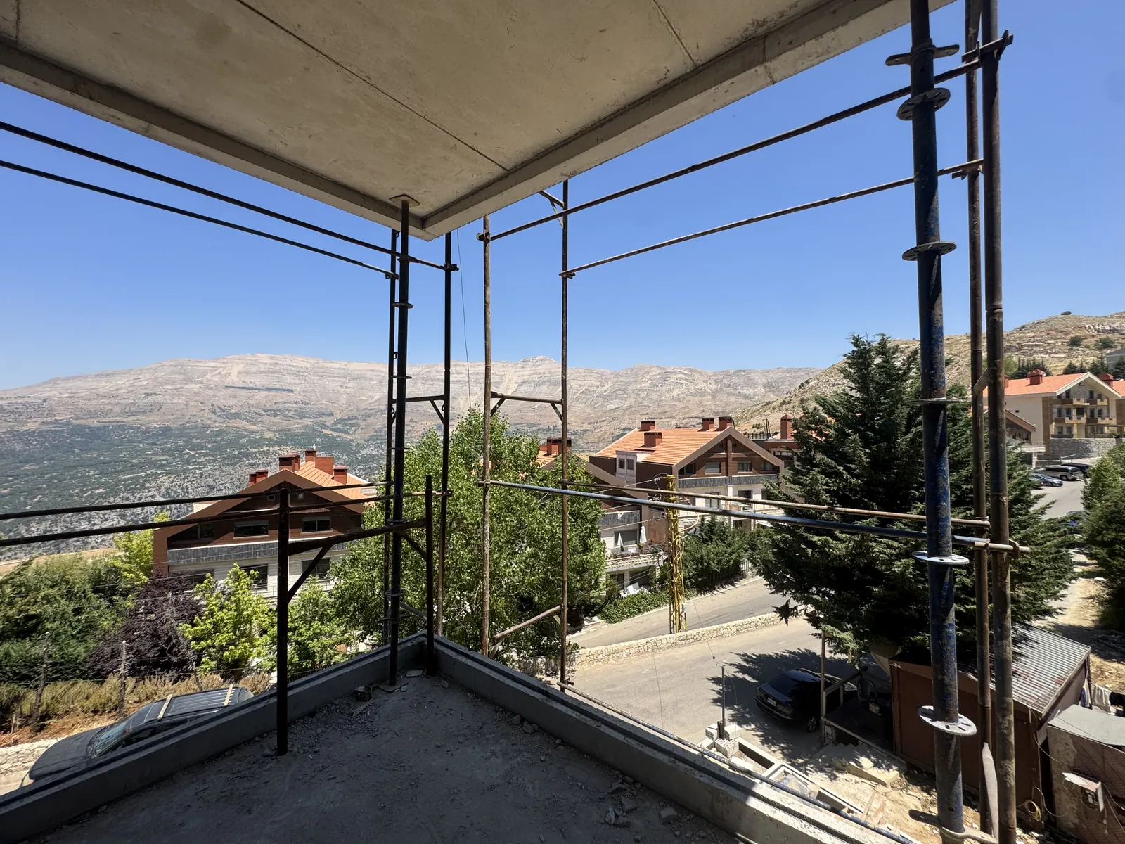Chalet for Sale in Zaarour