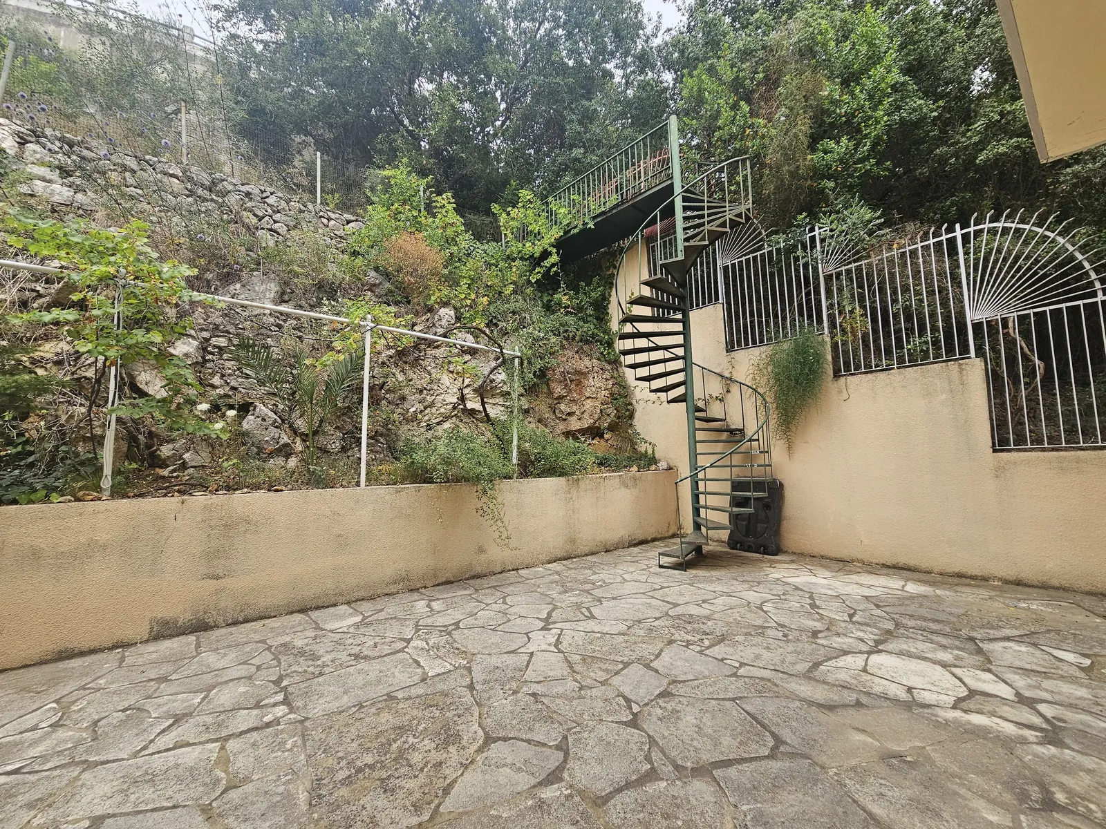 Building for Sale in kfour — الصورة 2