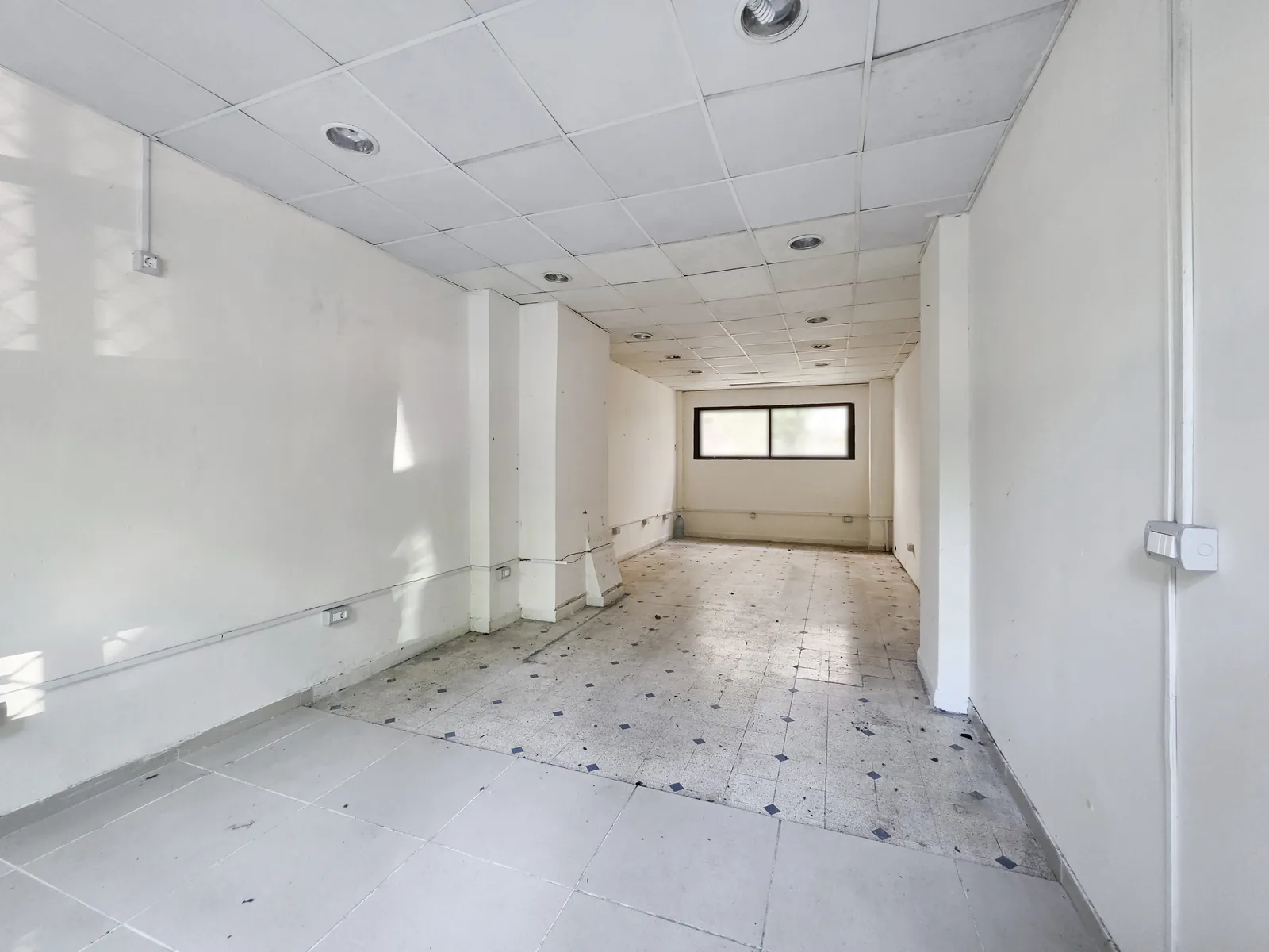 Shop for Rent in Achrafieh — photo 3