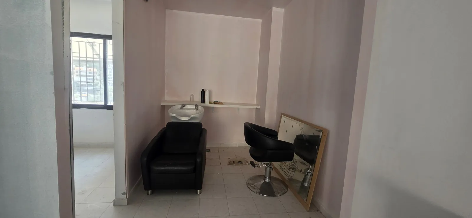Commercial shop for Rent in Dbayeh — الصورة 2