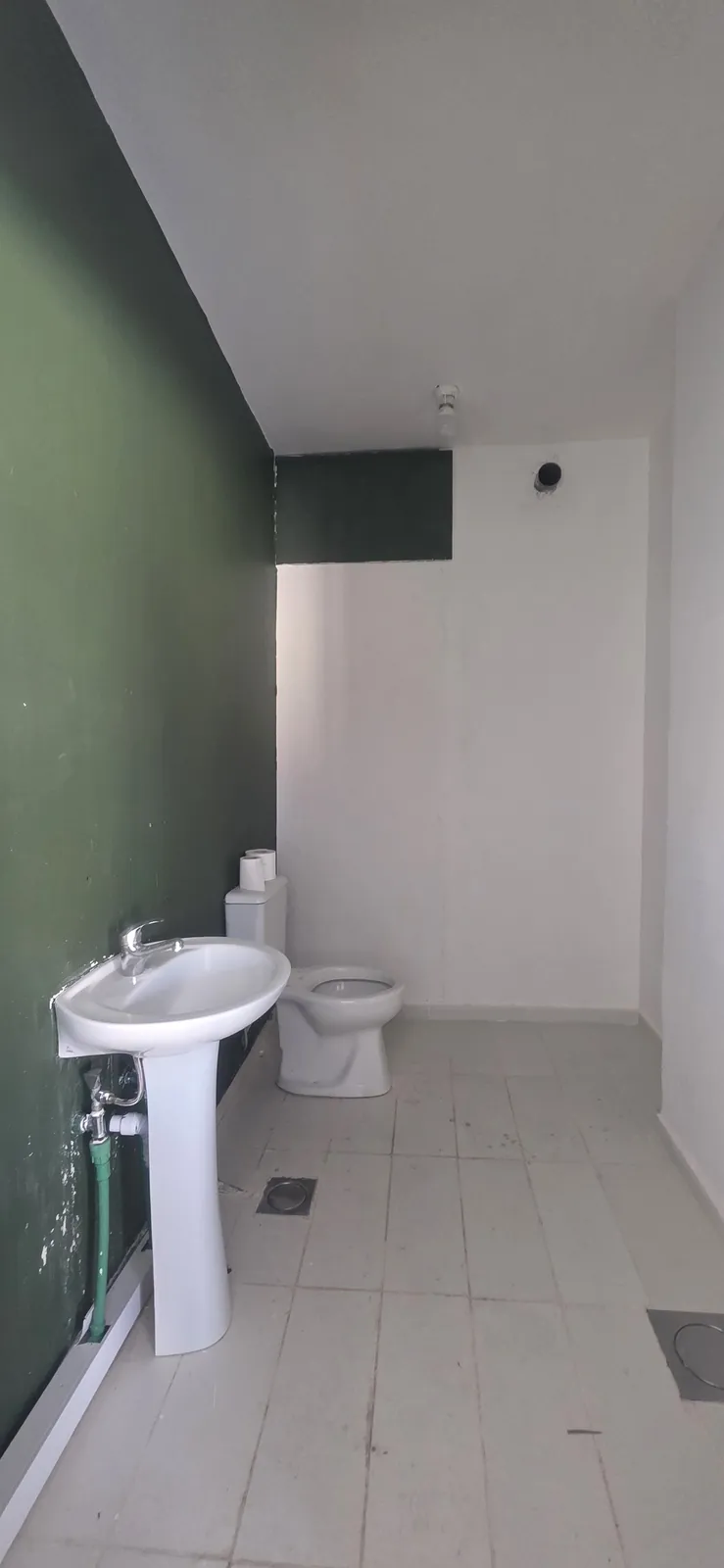 Commercial shop for Rent in Dbayeh — الصورة 3