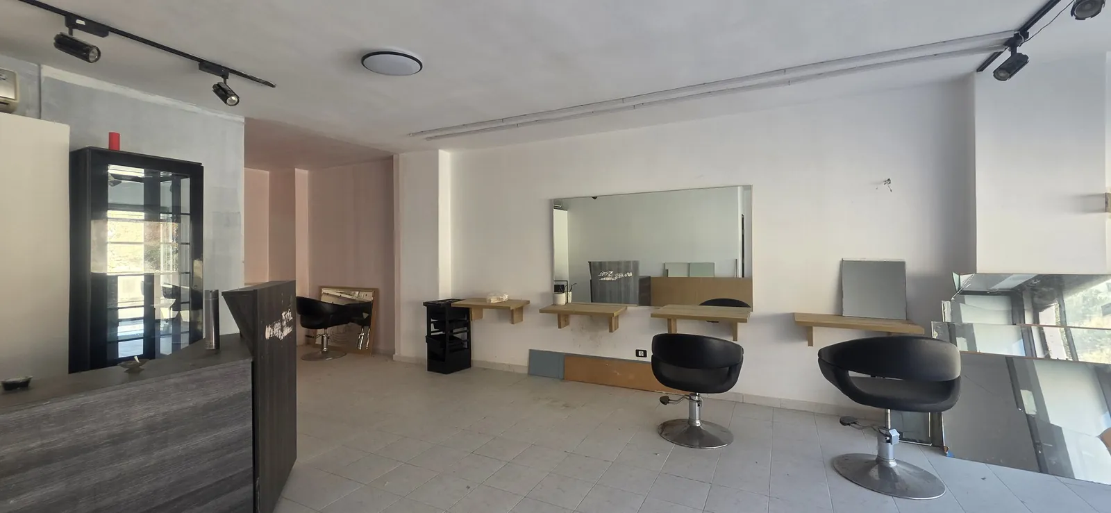Commercial shop for Rent in Dbayeh — الصورة 4