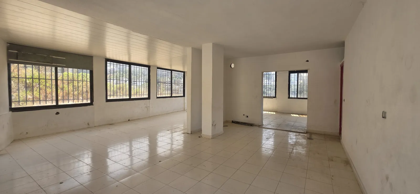 Showroom for Rent in Awkar — photo 2