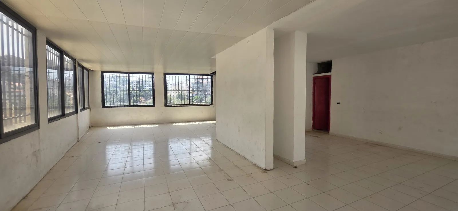 Showroom for Rent in Awkar — photo 3