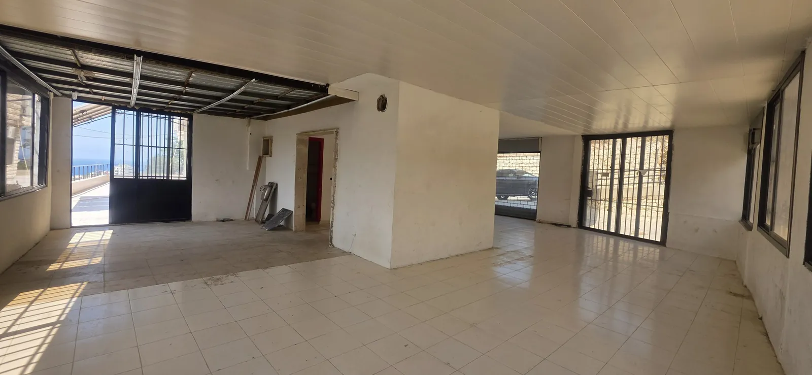 Showroom for Rent in Awkar — photo 4