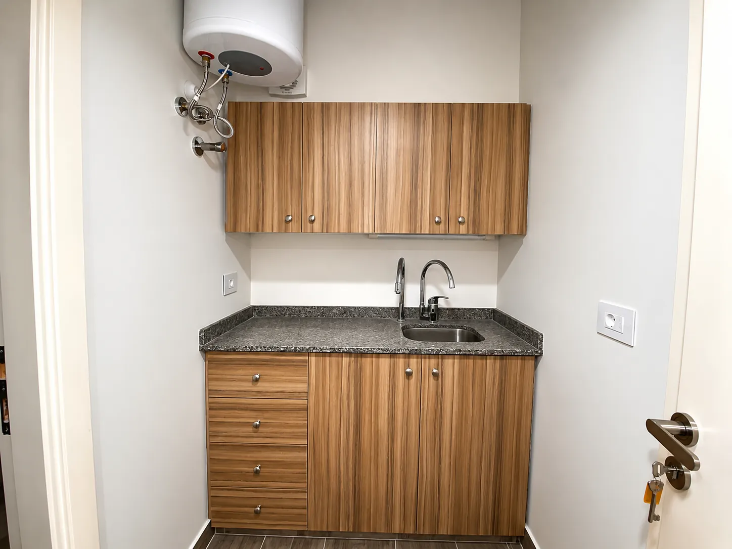 Office for Rent In Jbeil — الصورة 3