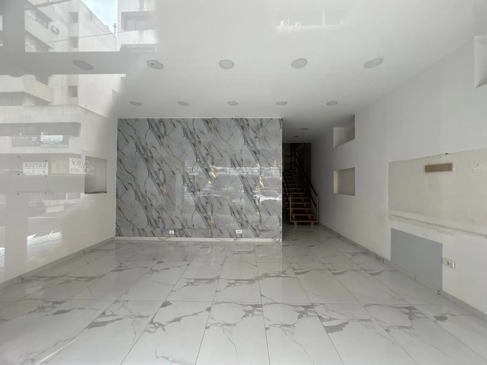 Showroom for Rent in Jdeideh — photo 2