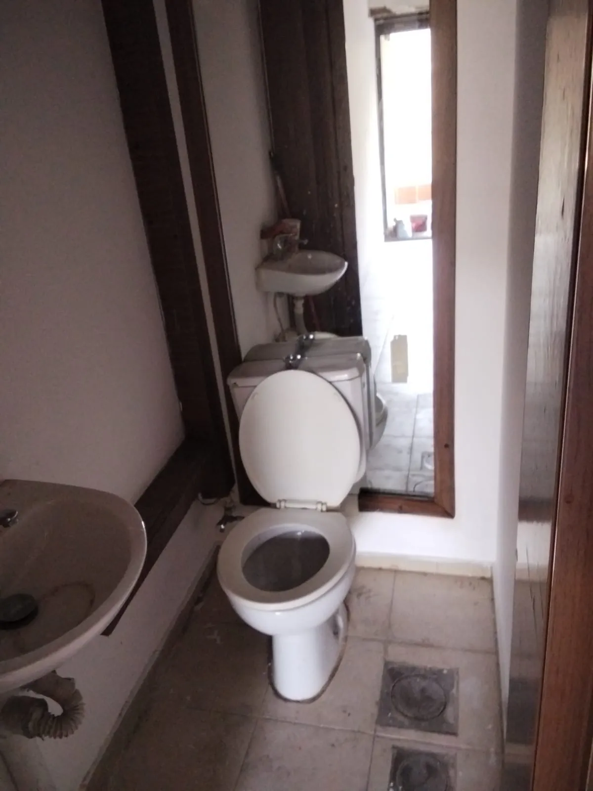 Shop for Rent at jouret el ballout — الصورة 2