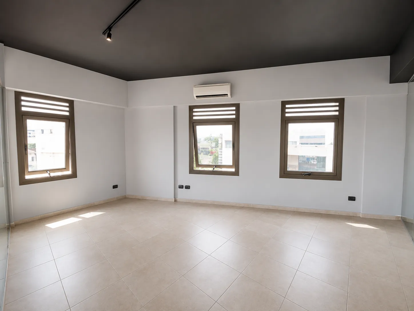Office for Rent In Jbeil — الصورة 2