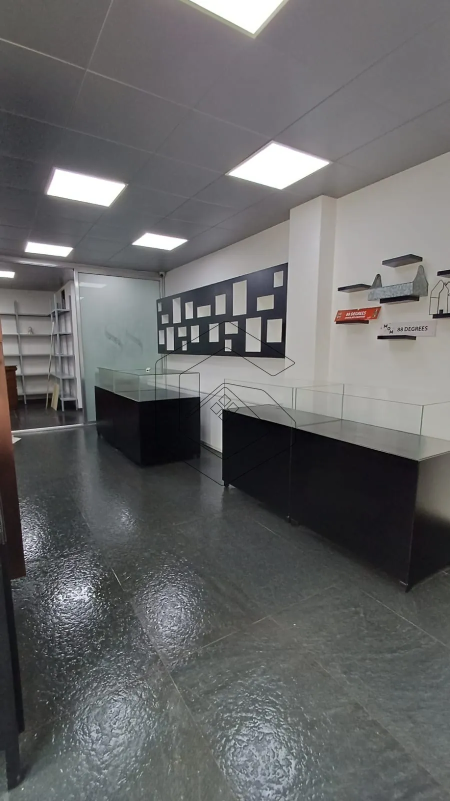 Shop for Rent in Fanar — الصورة 3
