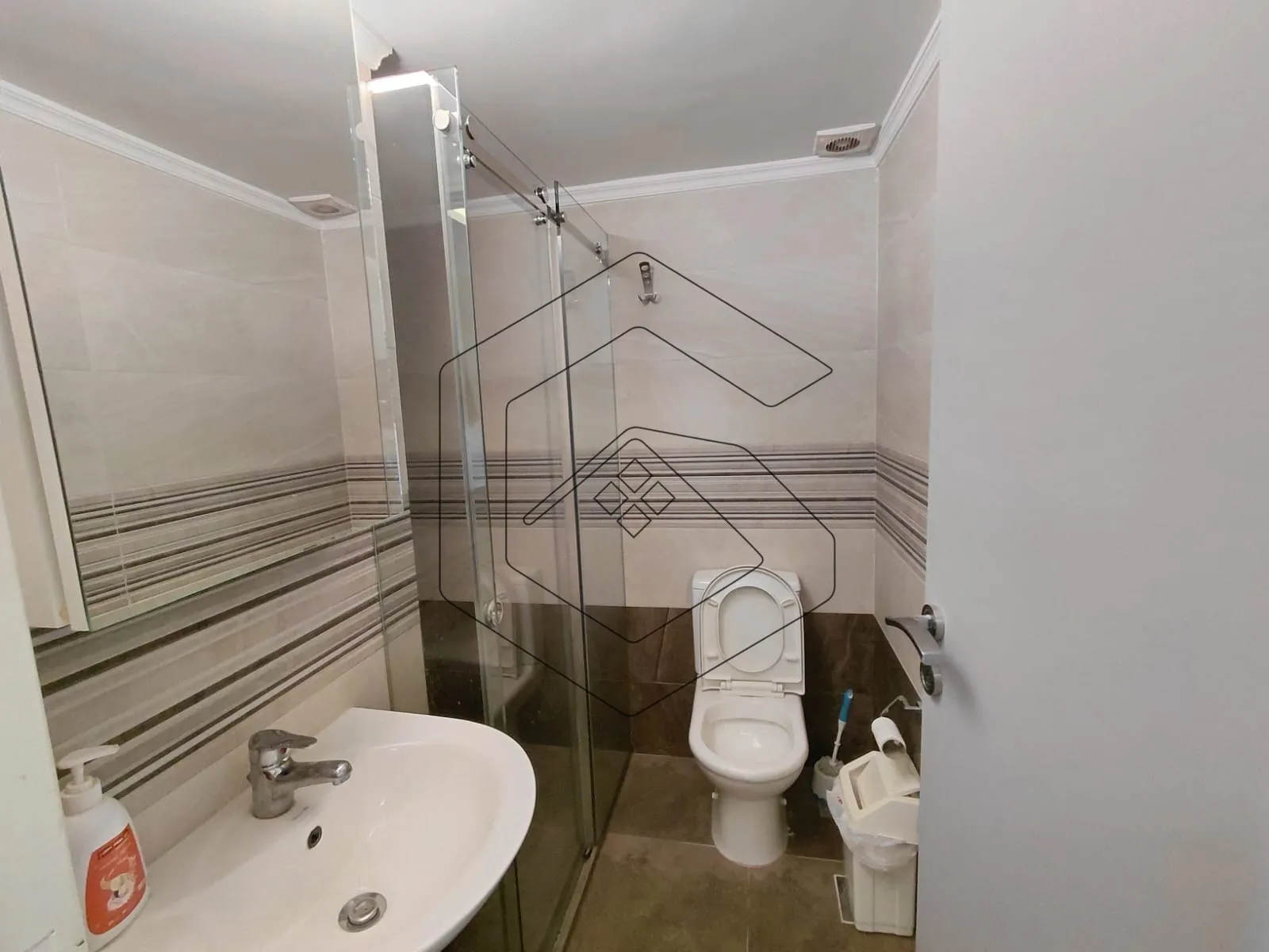 Chalet for Sale in Ras Osta Jbeil — الصورة 2