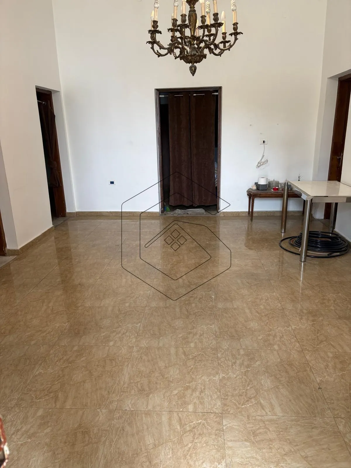 Commercial building for Rent in Douar