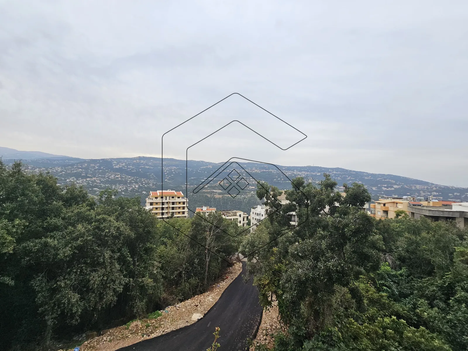 Apartment for Sale in Ballouneh — الصورة 5