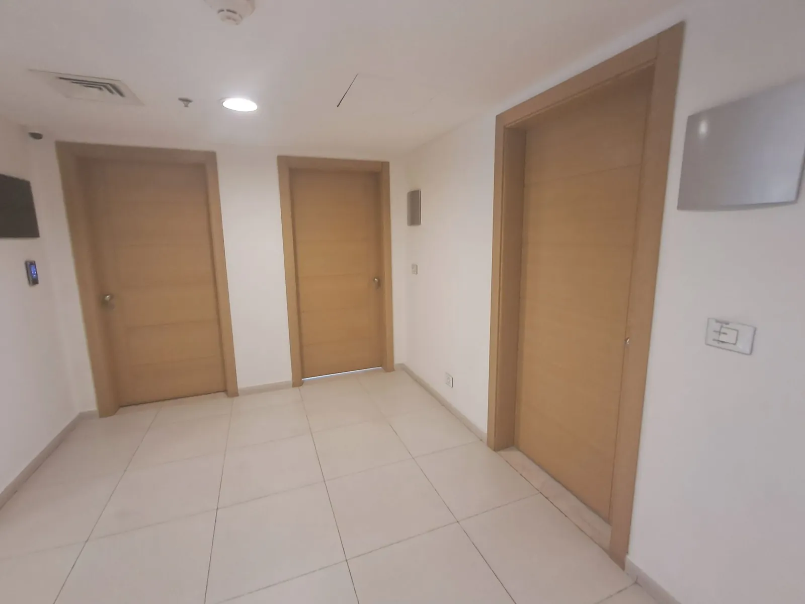 Office for Sale or Rent – Achrafieh — الصورة 3
