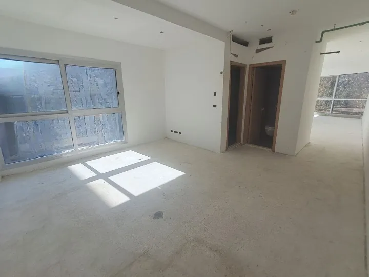 Office for Sale or Rent – Achrafieh — الصورة 4