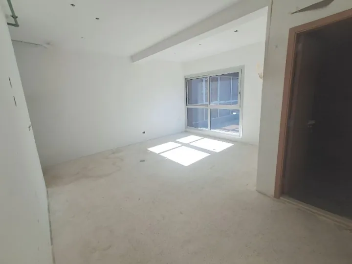 Office for Sale or Rent – Achrafieh — الصورة 5