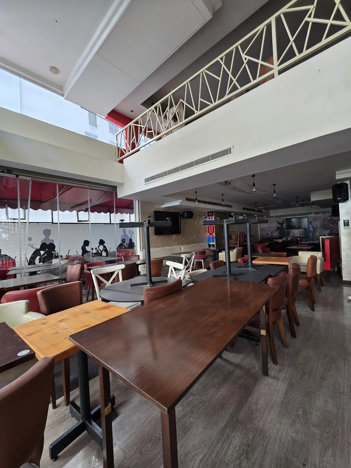 Resto-pub for Rent in Badaro Beirut — الصورة 2