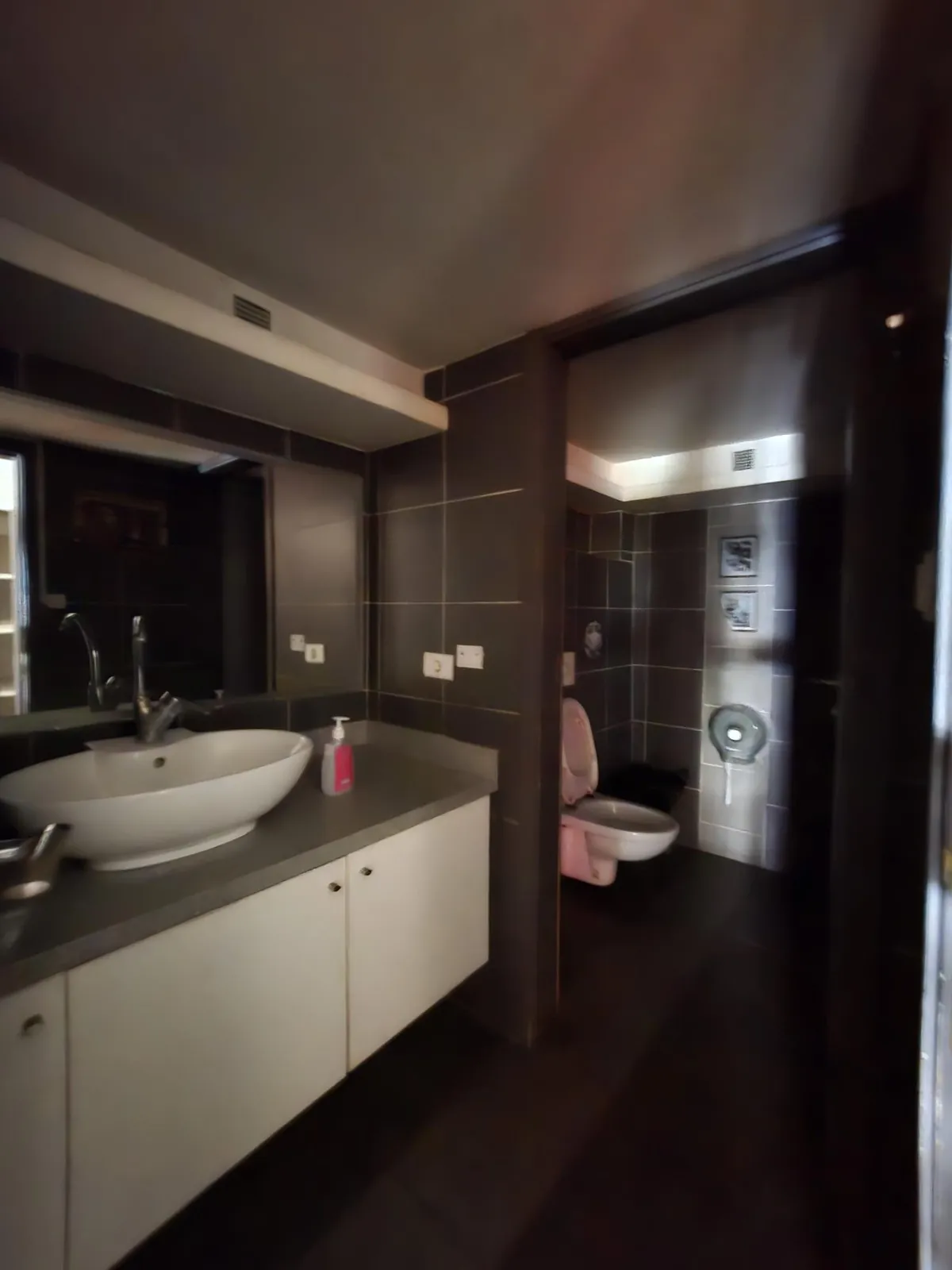 Resto-pub for Rent in Badaro Beirut — الصورة 3