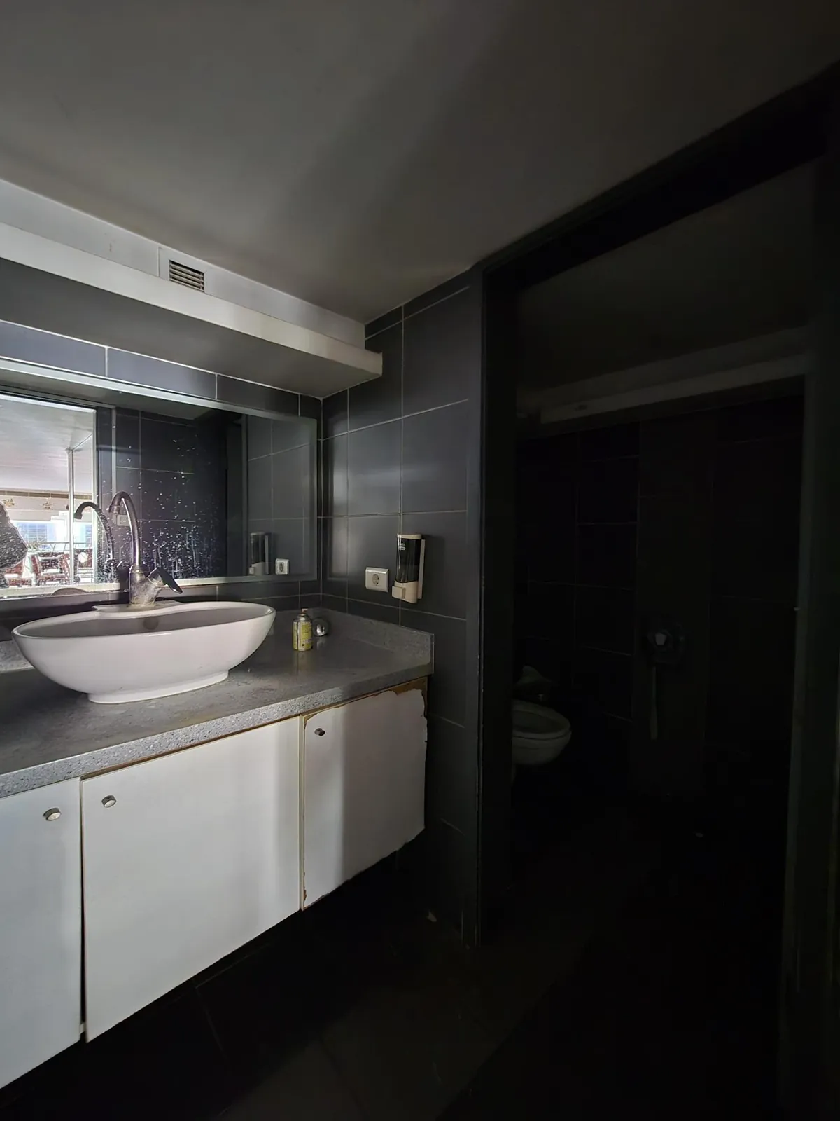 Resto-pub for Rent in Badaro Beirut — الصورة 5