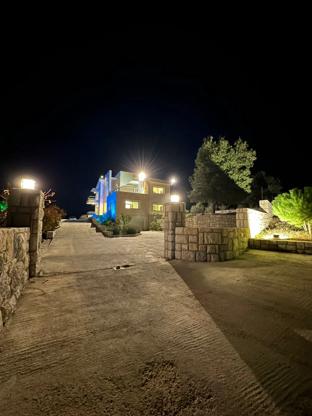 Villa for Sale in Kfarnabrakh Chouf — photo 3