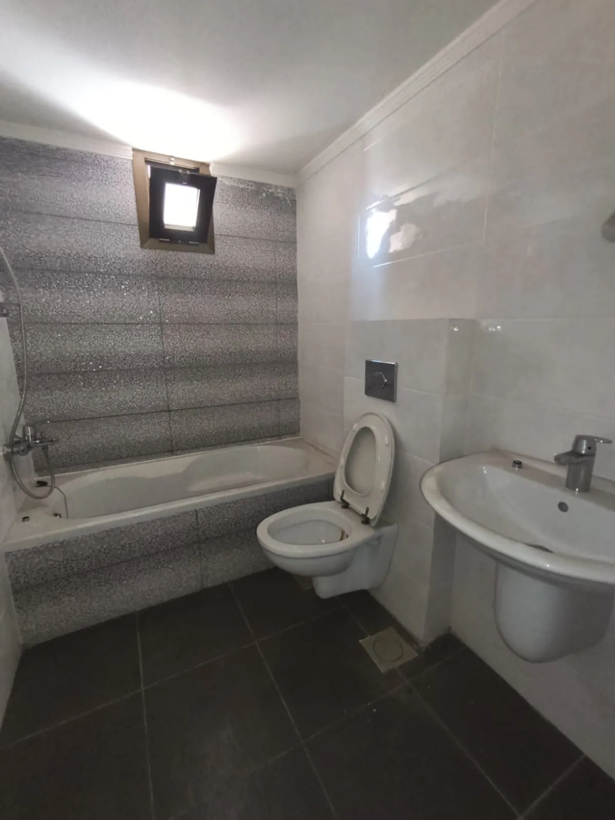 For Sale: Apartment in Naccache — photo 2