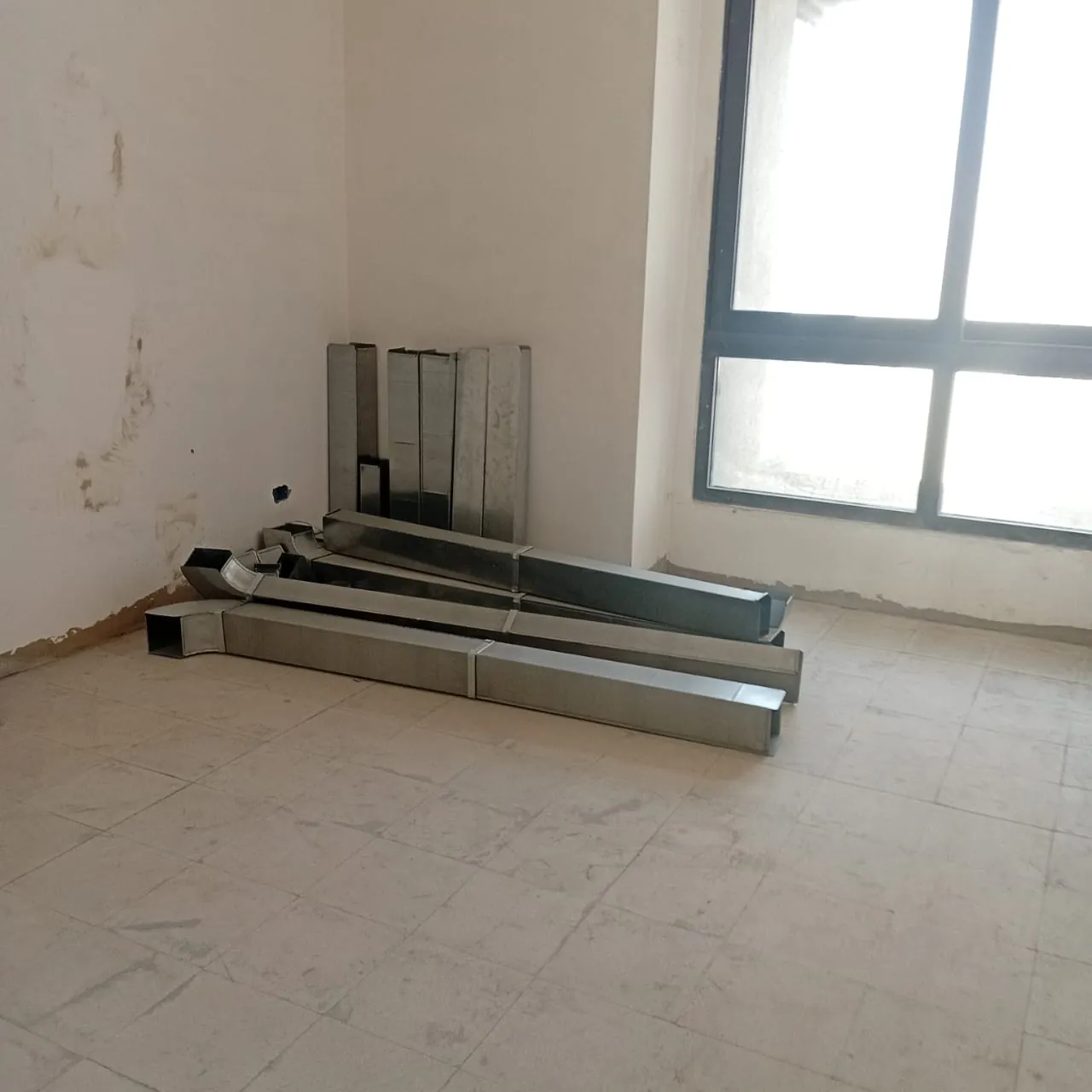 For Sale: Apartment in Ain El Mraisseh