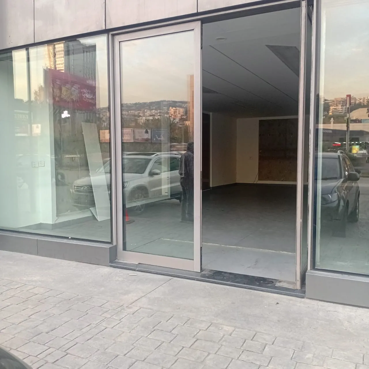 For Rent: Showroom in Dbayeh, Metn
