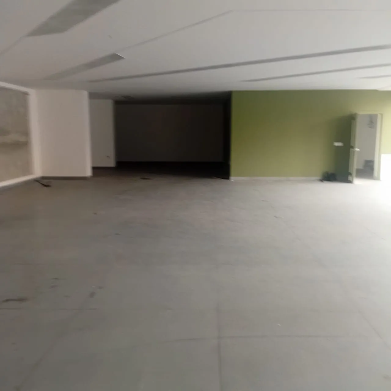 For Rent: Showroom in Dbayeh, Metn — الصورة 2